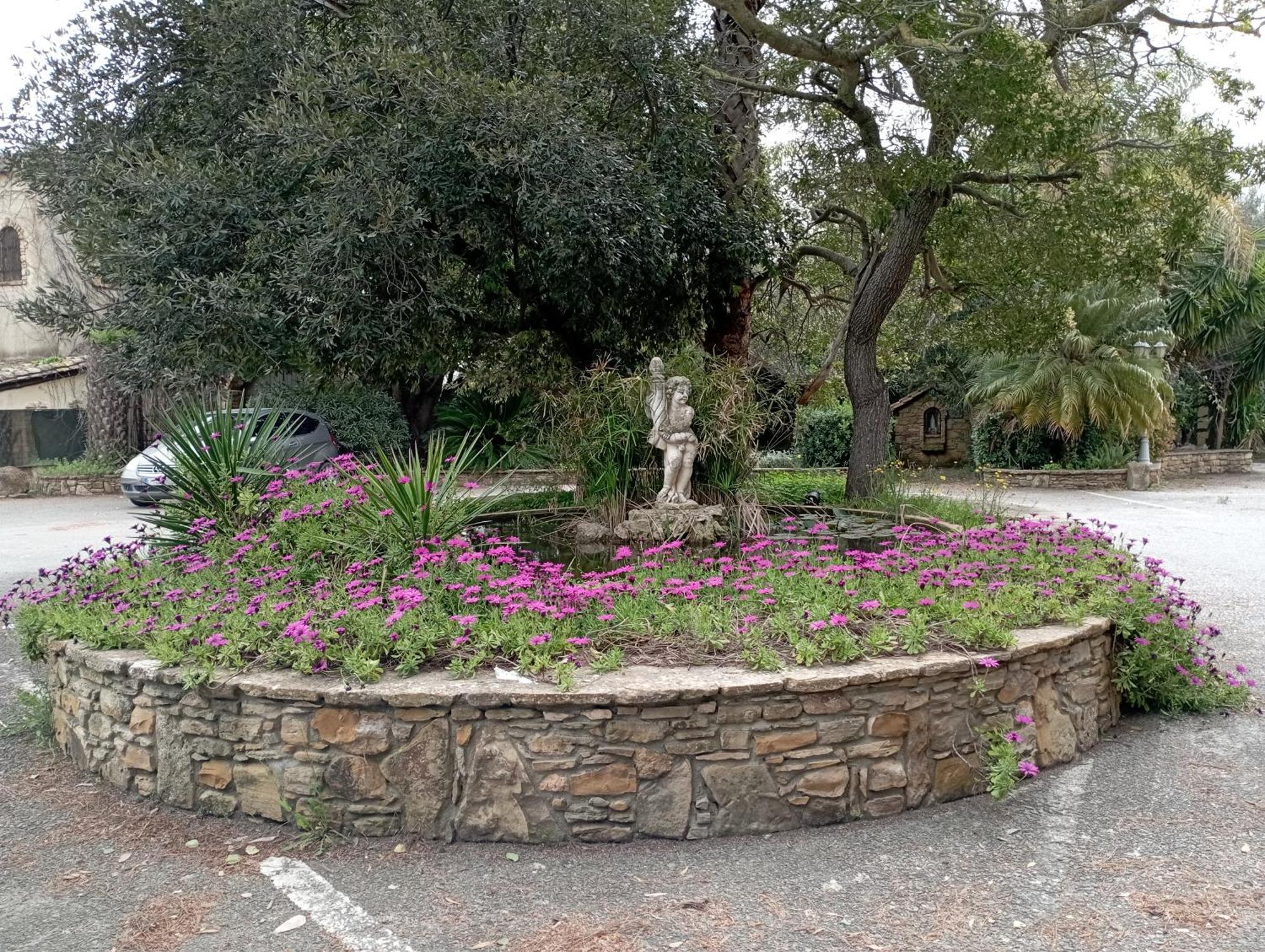 Garden Hotel 2*